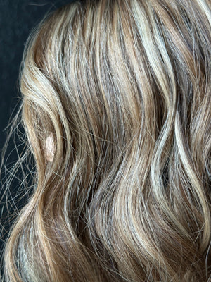20" IVORY WAVY PREMIUM EUROPEAN WIG #2298