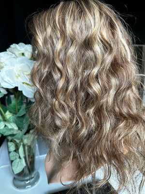 22" IVORY WAVY PREMIUM EUROPEAN WIG #2131