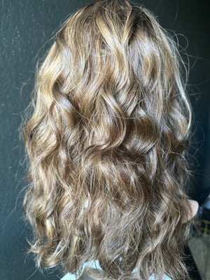 20” ELEGANCE WAVY PREMIUM EUROPEAN WIG #2331