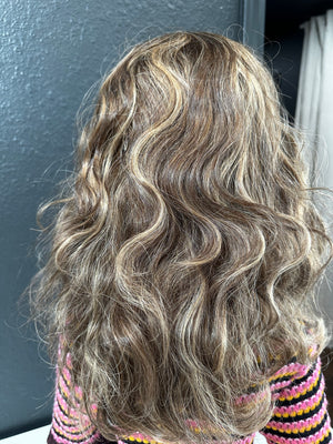 18” ELEGANCE WAVY PREMIUM EUROPEAN WIG #2050 *SMALL*