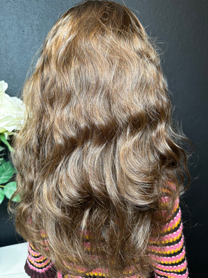 20" IVORY WAVY PREMIUM EUROPEAN WIG #2136